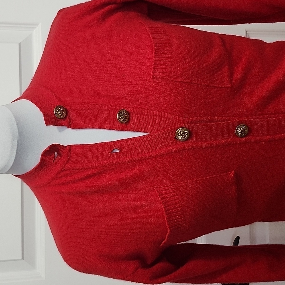 VINTAGE Made In Hong Kong red wool golden crest buttons old money cardigan - Picture 3 of 14